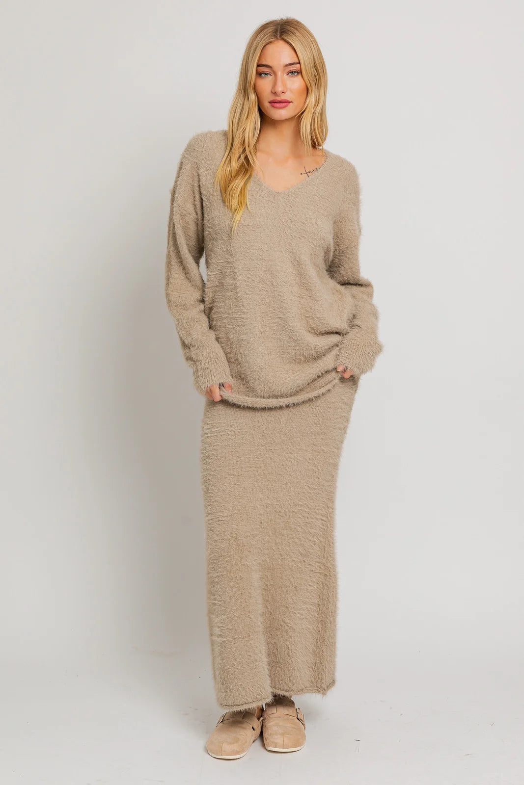 Long Sleeve Soft V-Neck Fuzzy Sweater Trendy Women's Oversized